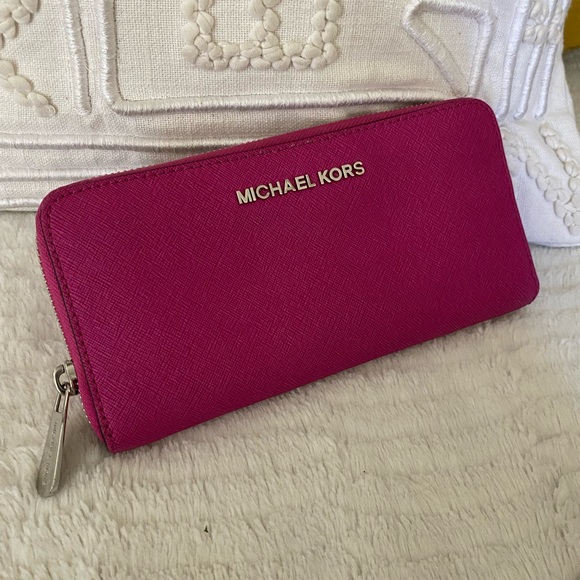 Michael Kors Handbags - Michael kors Wallet